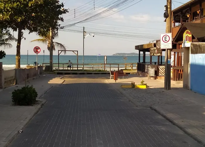Com uma linda vista para o mar, á 30m da praia. Bombinhas